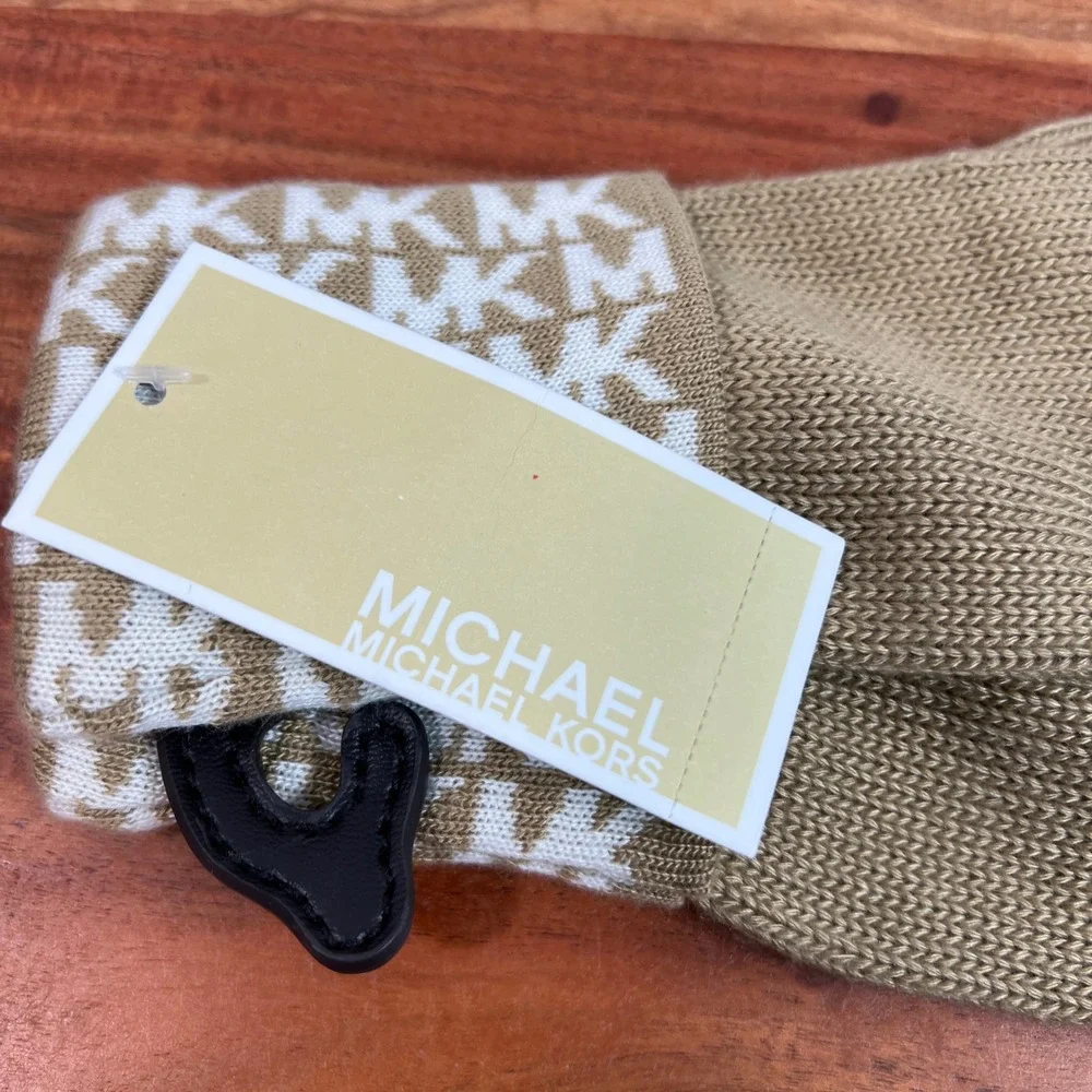 Michael Kors Camel Tan MK Monogram Logo Knit Gloves One Size NWT 537413C